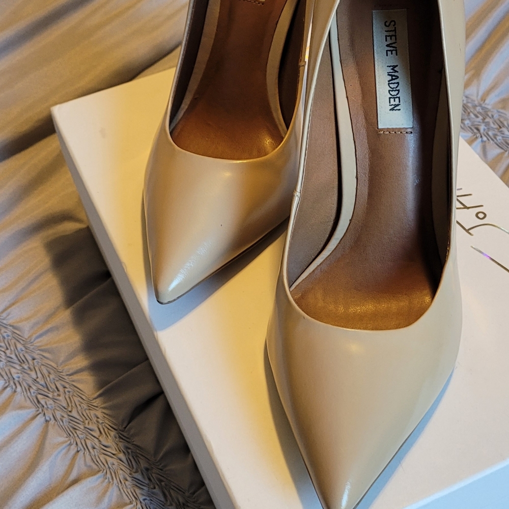 Heels - Picture 4 of 4